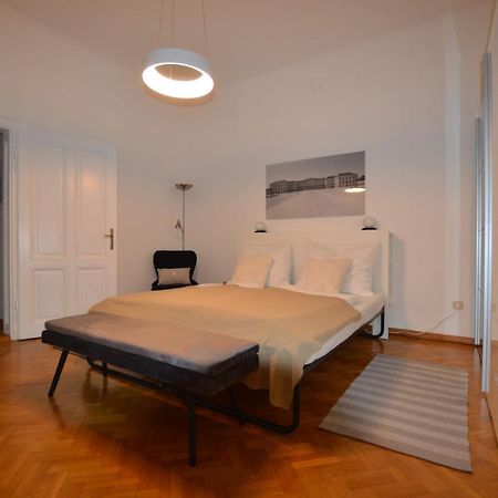 Apartment Penzing Vienna Exterior photo